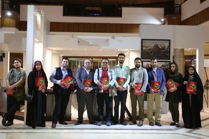 شهید _ نمایشگاه عکس بدرقه سردار در جزیره کیش افتتاح شد