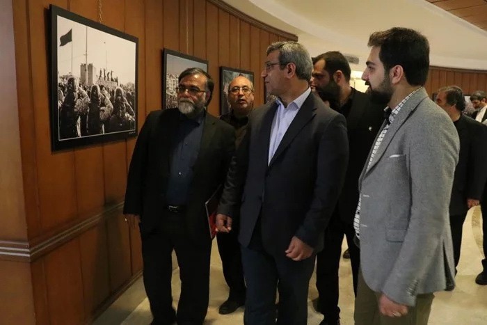 نمایشگاه عکس بدرقه سردار در جزیره کیش افتتاح شد