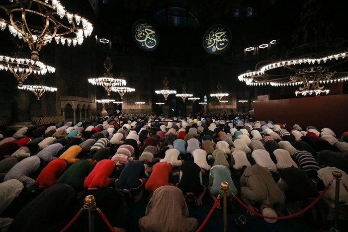 اولین نماز جمعه درآیاصوفیه استانبول پس از ۸۶ سال