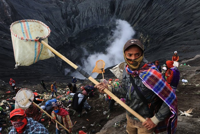کوه‌ آتشفشان برومو _ فستیوال «یادنیا کاسادا» در اندونزی