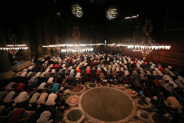  آیاصوفیه _ نخستین _ اولین نماز جمعه درآیاصوفیه استانبول پس از ۸۶ سال