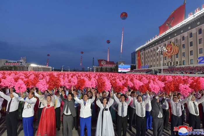 حزب کره شمالی _ برگزاری رژه نظامی عظیم در کره شمالی