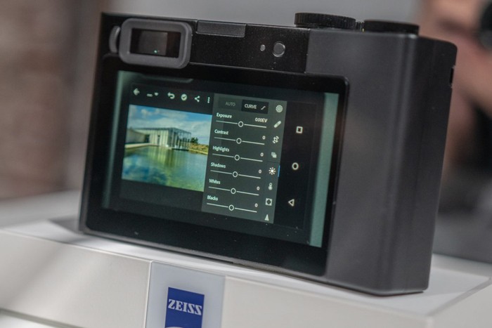 عکاسی _ هزینه دوربین Zeiss ’ZX1 باسیستم عامل اندروید 6000 دلار است