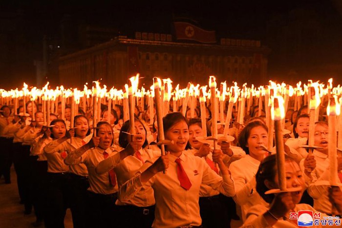 حزب کره شمالی _ برگزاری رژه نظامی عظیم در کره شمالی