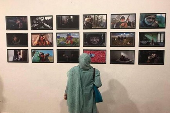 نمایشگاه عکس عکاسان _ گفتگو با آناهیتا قبائیان مدیر گالری عکس راه ابریشم