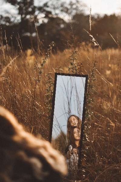  استفاده عکاسی با آینه _ چگونه با آینه عکس های زیبا بگیریم 