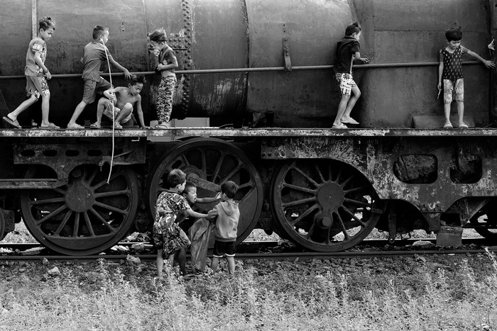 مجموعه عکس "زندگی در کنار خط راه‌آهن"