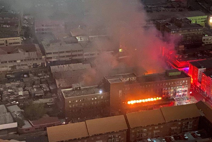 آتش سوزی مهیب در ساختمانی در آفریقای جنوبی