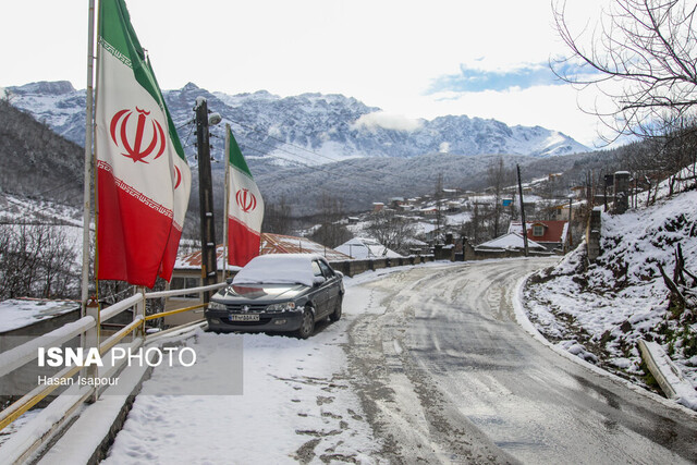 بازگشایی راه‌های مسدود شده از برف در مازندران